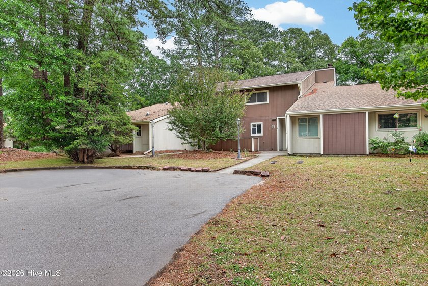 Welcome to 97 Quarterdeck, a charming, well maintained townhome - photo 2