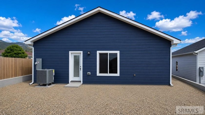 Enjoy stunning mountain views from this beautiful new custom - photo 3