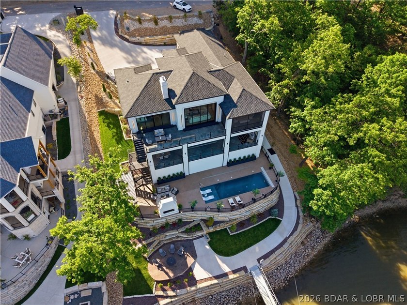 THIS is what luxury new construction at Lake of the Ozarks - photo 5