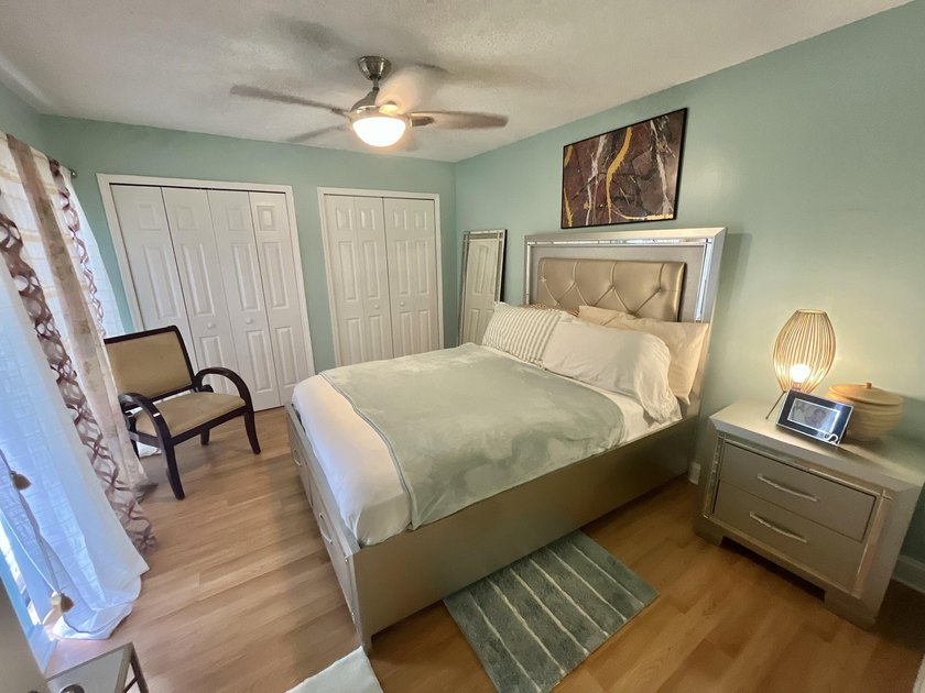 Bright, fully renovated and turnkey 2BR/2.5BA townhome in Lago - photo 17