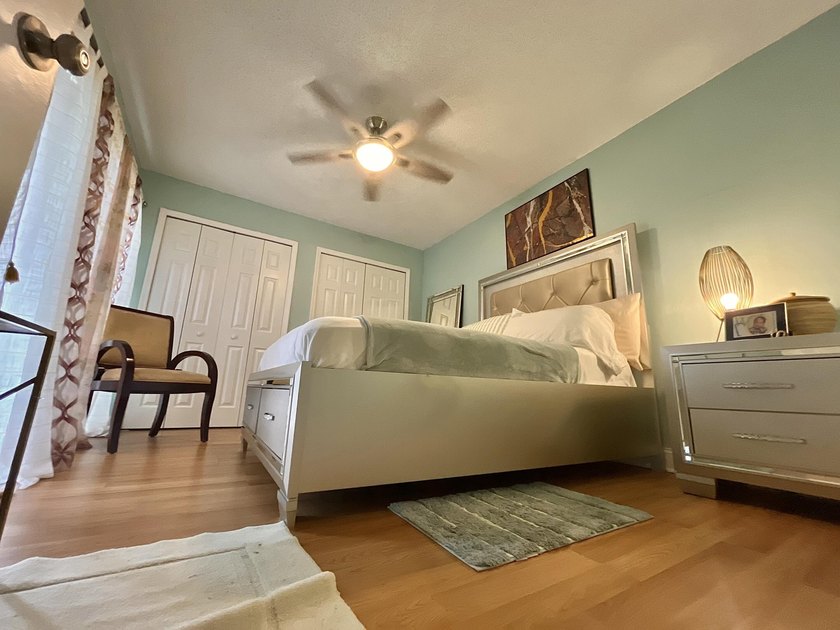 Bright, fully renovated and turnkey 2BR/2.5BA townhome in Lago - photo 18
