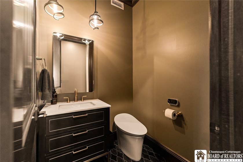 Luxury Lakefront Living! Experience breathtaking Lake Erie views - photo 22