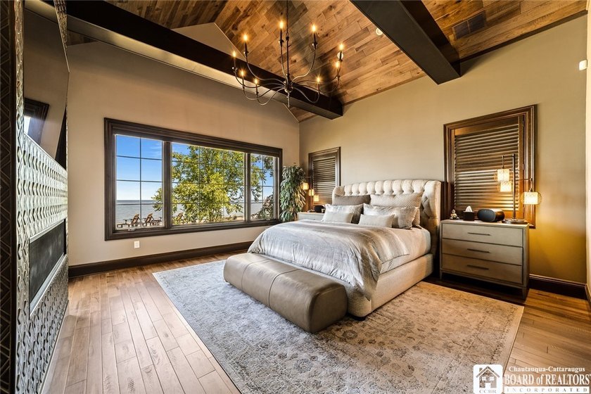 Luxury Lakefront Living! Experience breathtaking Lake Erie views - photo 32
