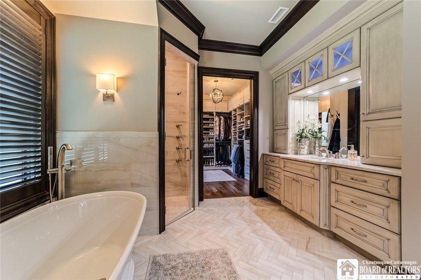 Luxury Lakefront Living! Experience breathtaking Lake Erie views - photo 35