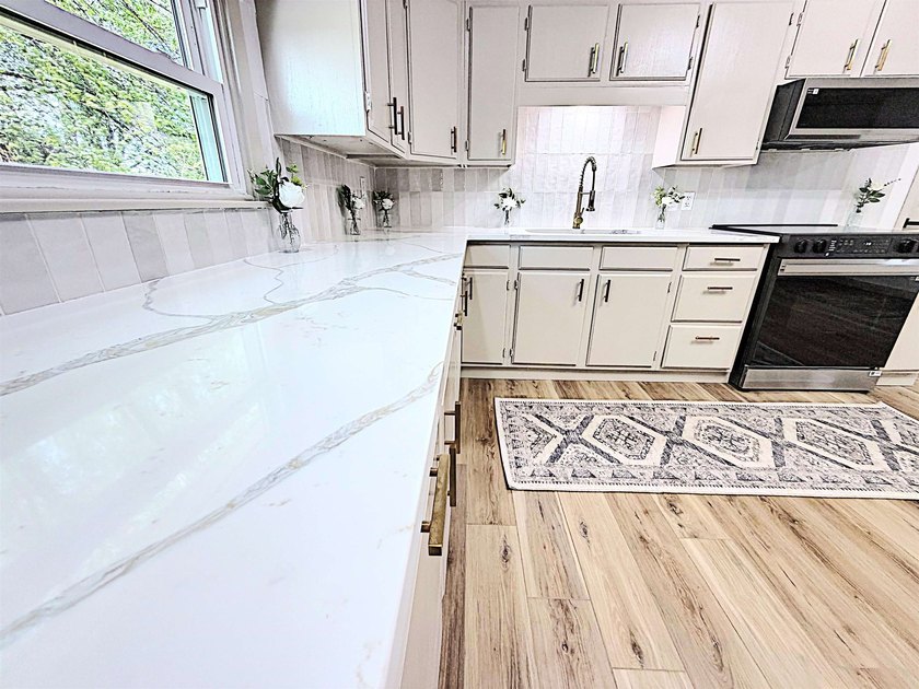 Completely updated sprawling 4 bedroom 2 bath ranch in the - photo 12