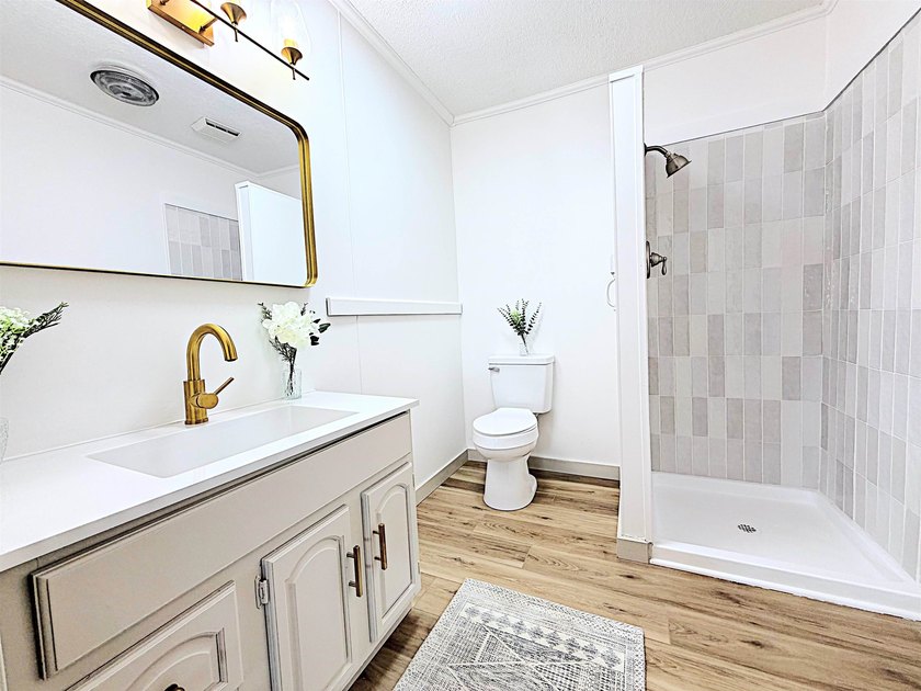 Completely updated sprawling 4 bedroom 2 bath ranch in the - photo 15