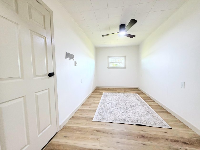 Completely updated sprawling 4 bedroom 2 bath ranch in the - photo 20
