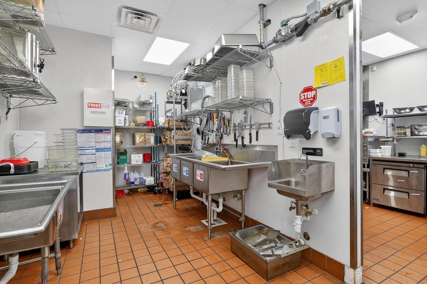 Established Charley's Cheesesteaks &amp; Wings franchise located - photo 21