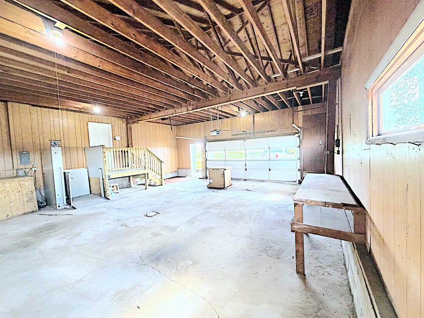 Completely updated sprawling 4 bedroom 2 bath ranch in the - photo 23