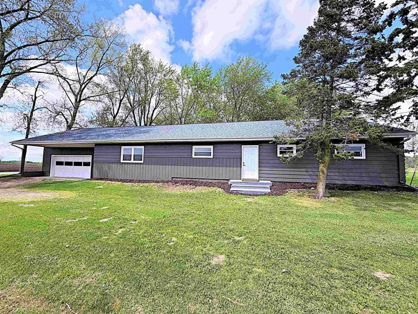 Completely updated sprawling 4 bedroom 2 bath ranch in the - photo 24