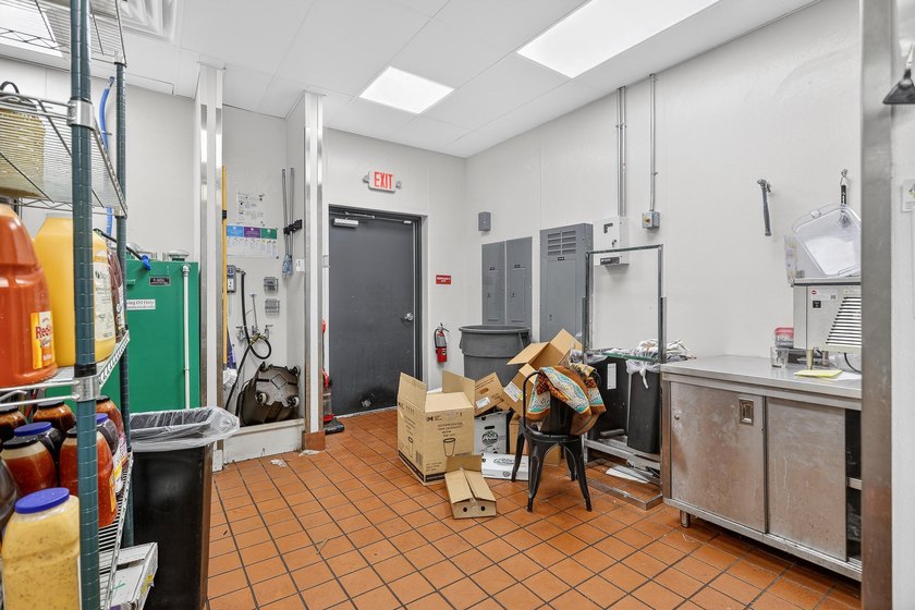 Established Charley's Cheesesteaks &amp; Wings franchise located - photo 24