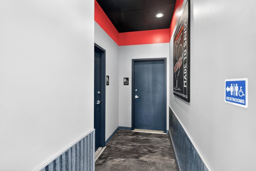 Established Charley's Cheesesteaks &amp; Wings franchise located - photo 30
