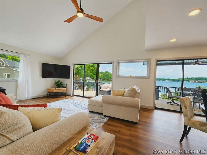 Step inside to vaulted ceilings and a stunning primary suite - photo 2