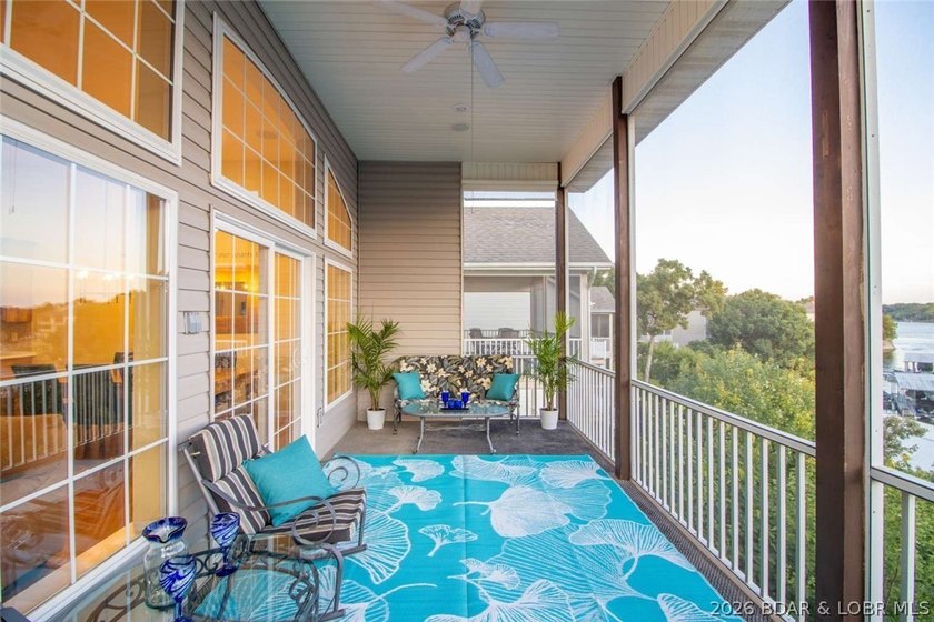 Upscale waterfont villa with room for everyone can now be yours! - photo 4