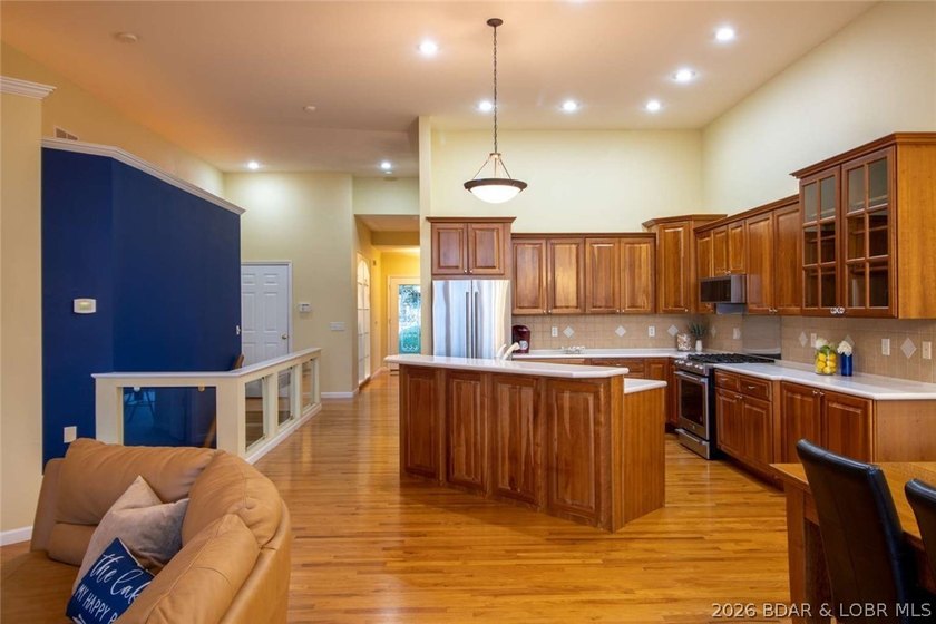 Upscale waterfont villa with room for everyone can now be yours! - photo 9