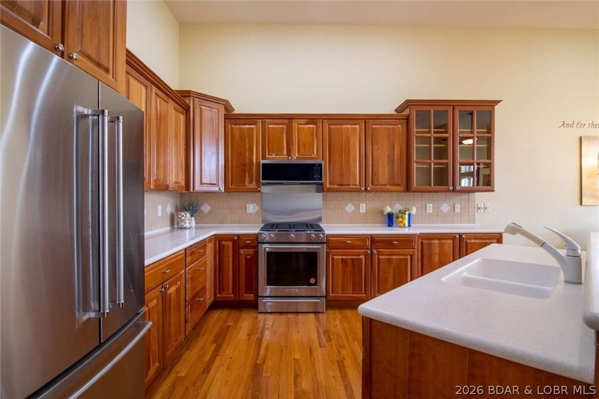 Upscale waterfont villa with room for everyone can now be yours! - photo 10