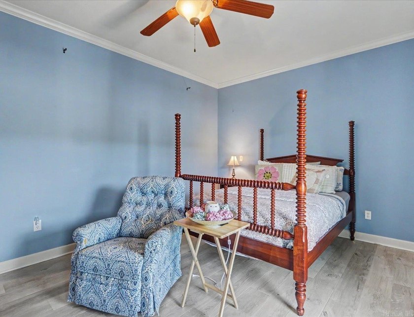 Enjoy Lake Hamilton living in this furnished 2-bedroom, 2-bath - photo 11