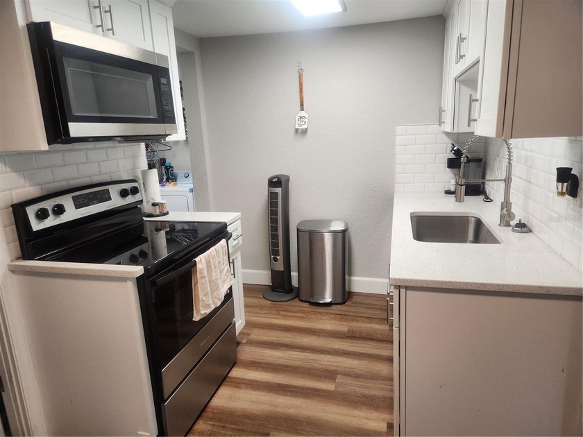 Florida charm in this cute, cozy Bungalow!   The interior has - photo 12