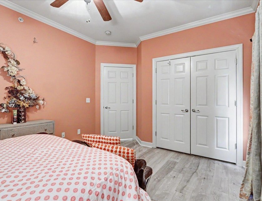 Enjoy Lake Hamilton living in this furnished 2-bedroom, 2-bath - photo 18