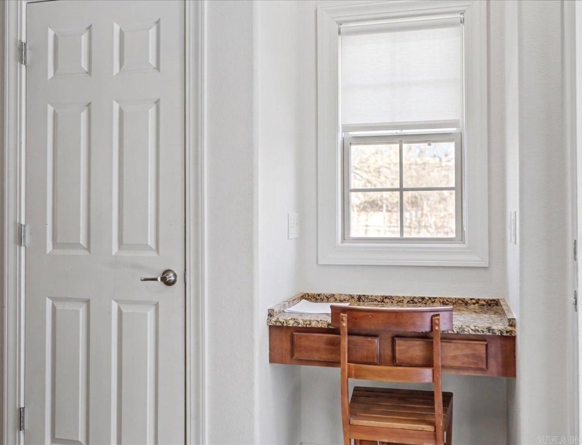 Enjoy Lake Hamilton living in this furnished 2-bedroom, 2-bath - photo 32