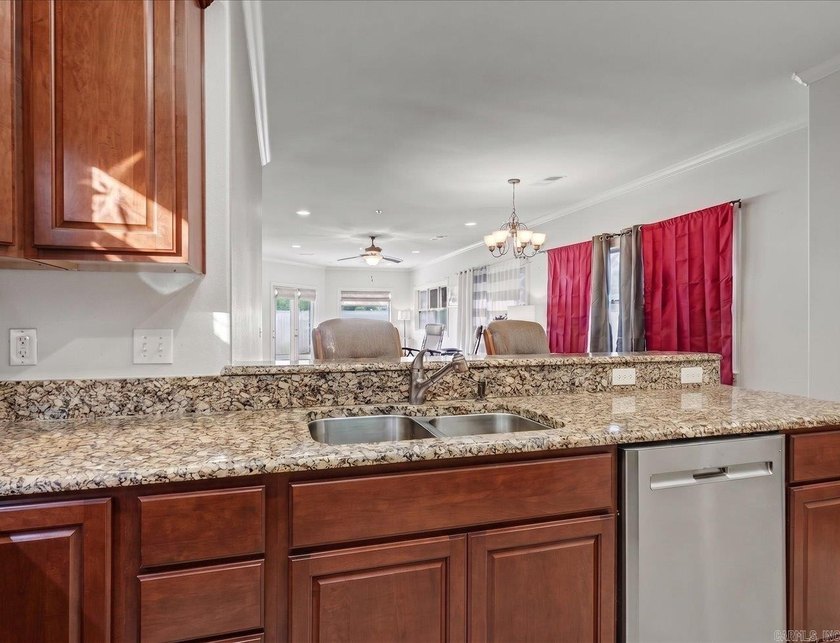 Enjoy Lake Hamilton living in this furnished 2-bedroom, 2-bath - photo 33