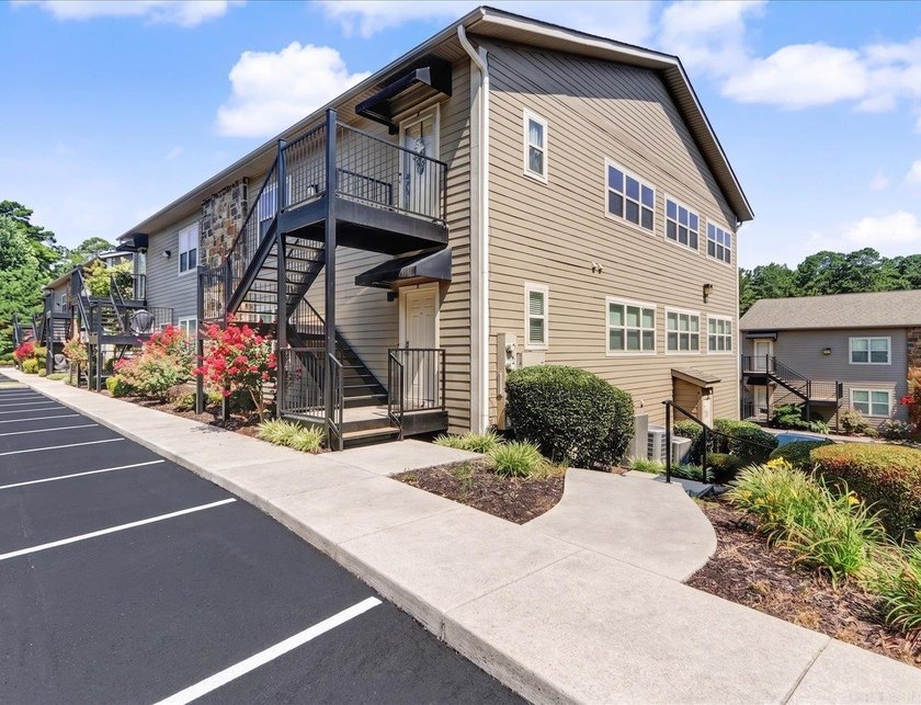 Enjoy Lake Hamilton living in this furnished 2-bedroom, 2-bath - photo 35