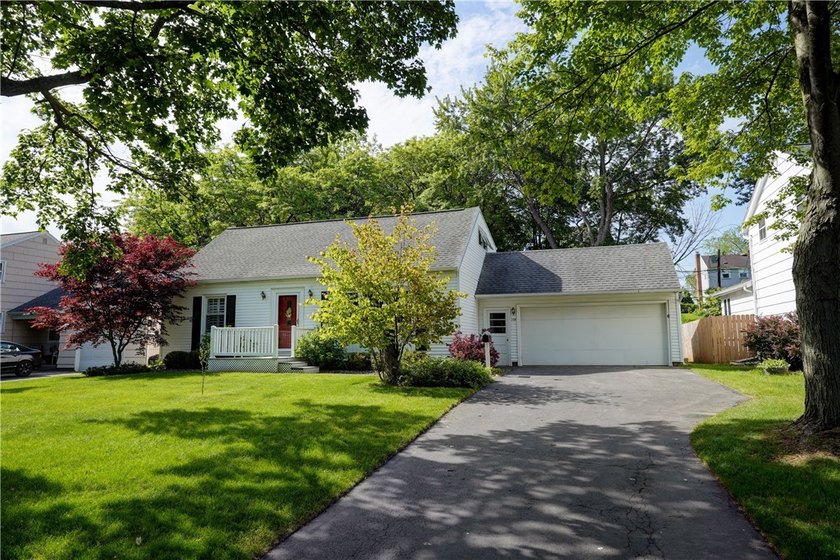 Conveniently located near Lake Ontario, this spacious 3-bedroom - photo 2