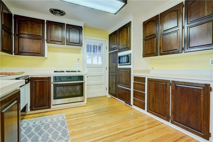 Conveniently located near Lake Ontario, this spacious 3-bedroom - photo 5