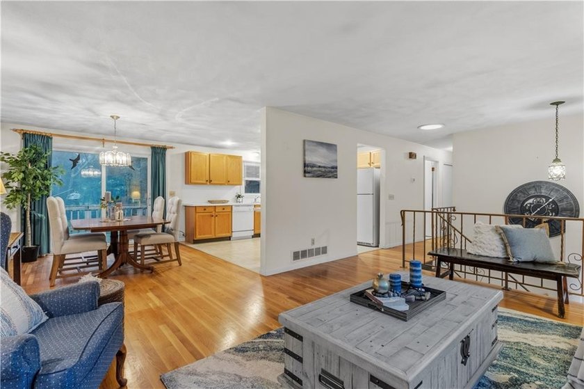 Welcome home! Delightful three bedroom, three bath home in super - photo 11