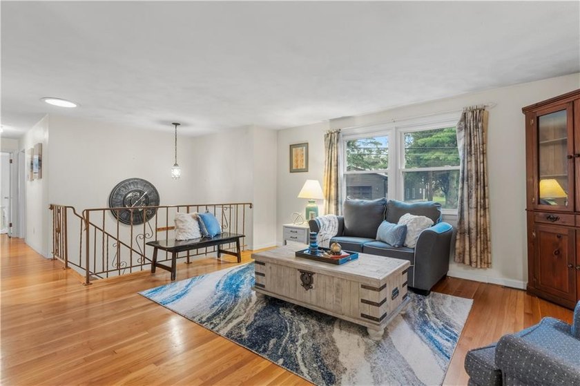 Welcome home! Delightful three bedroom, three bath home in super - photo 12