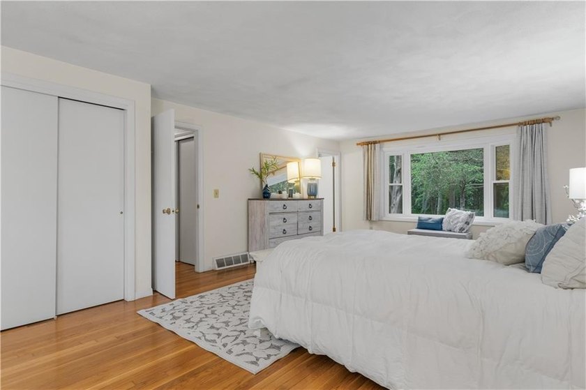 Welcome home! Delightful three bedroom, three bath home in super - photo 21