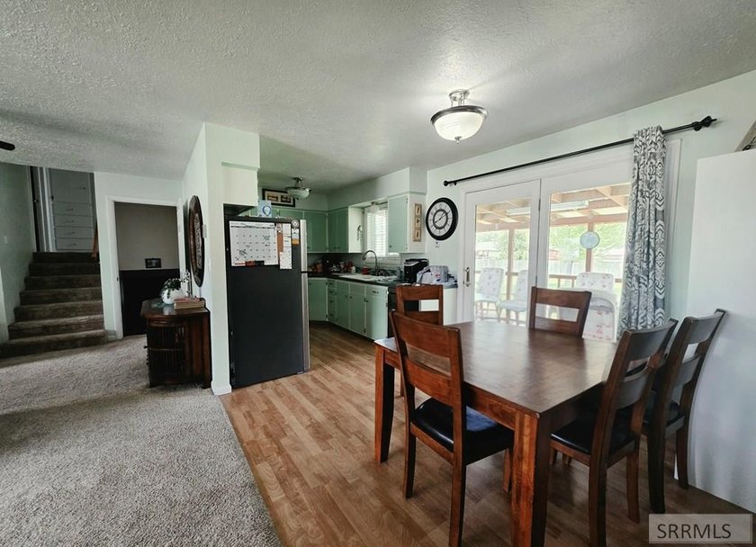 Nestled on a beautifully landscaped 0.45-acre lot in Shelley - photo 4