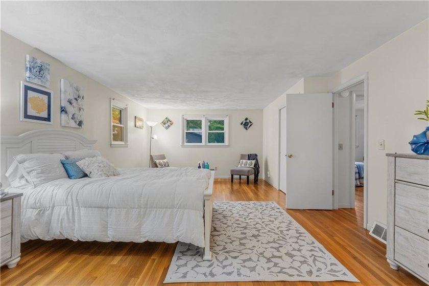 Welcome home! Delightful three bedroom, three bath home in super - photo 24