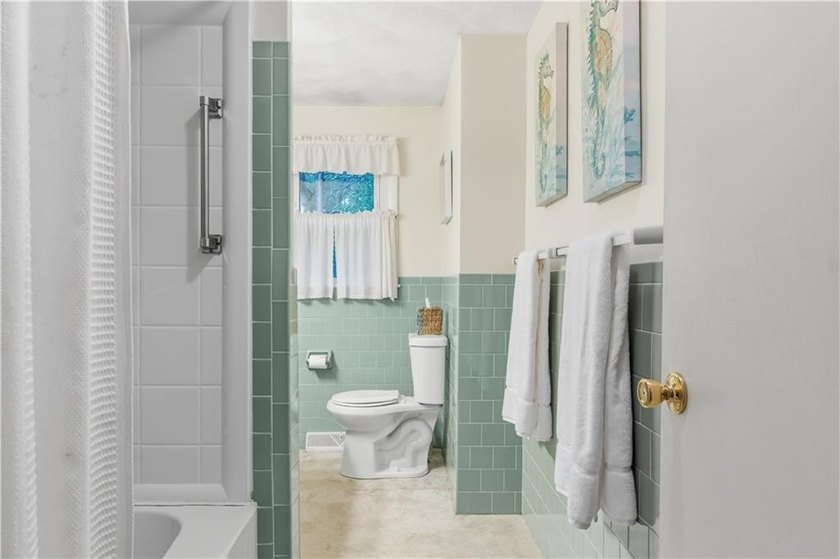 Welcome home! Delightful three bedroom, three bath home in super - photo 27