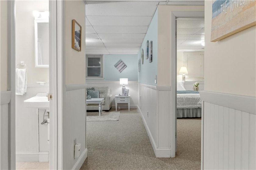 Welcome home! Delightful three bedroom, three bath home in super - photo 32