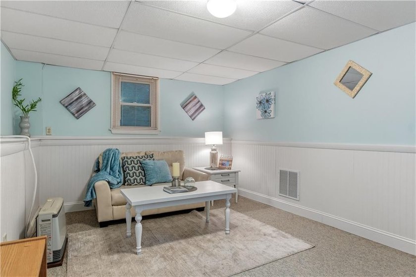 Welcome home! Delightful three bedroom, three bath home in super - photo 35