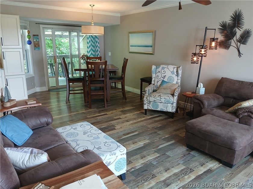 IMMACULATE ... [3-bedroom / 3 full bathrooms (2 ensuite - photo 4