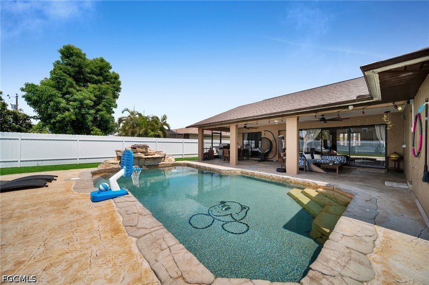 Welcome to Your Suburban Paradise, a beautifully remodeled - photo 22