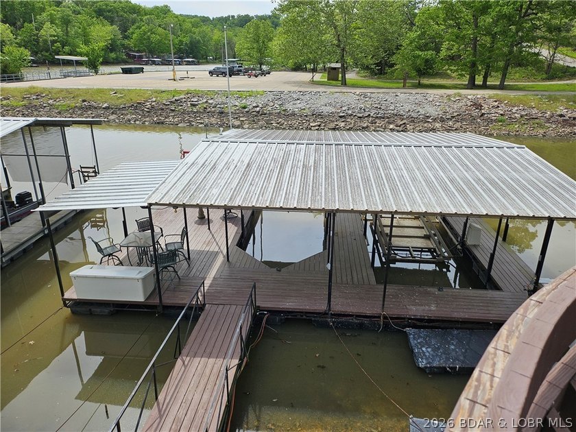 Lakefront living with private dock &amp; lake views! Enjoy the - photo 3