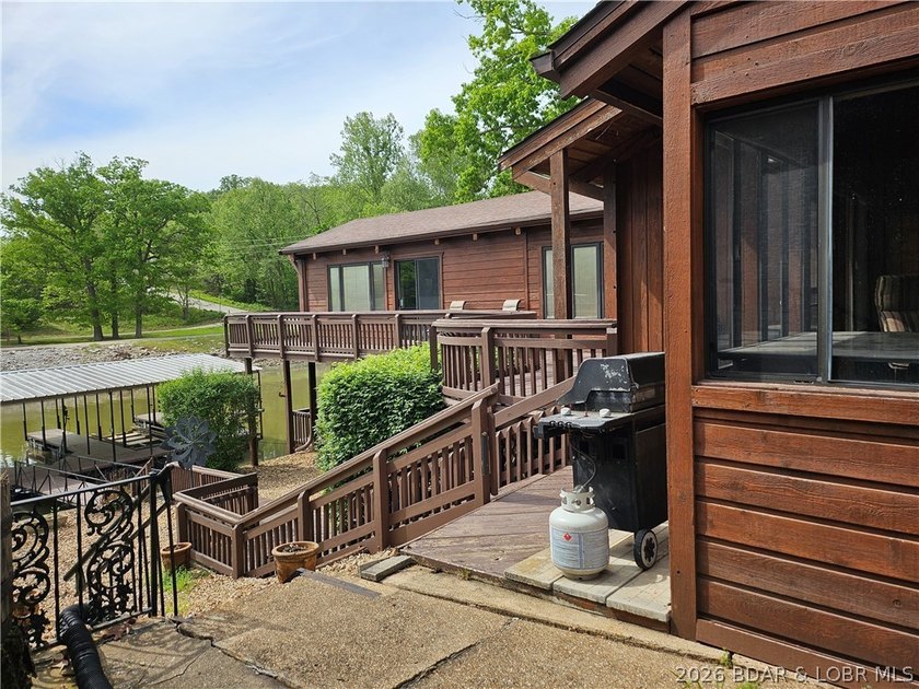 Lakefront living with private dock &amp; lake views! Enjoy the - photo 9
