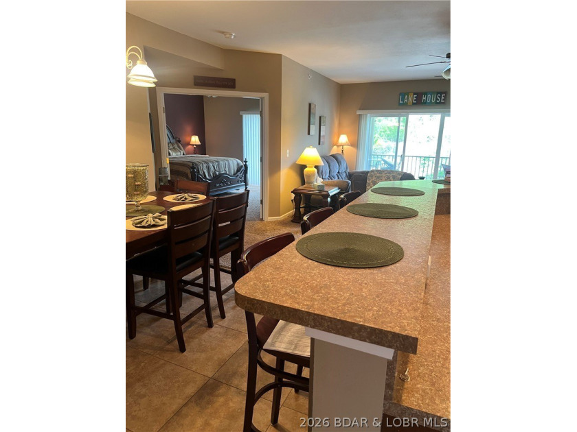 Beautiful well maintained lake condo. 3 bedroom and 2 baths - photo 3