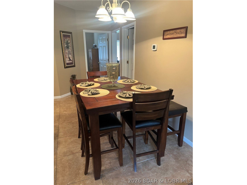 Beautiful well maintained lake condo. 3 bedroom and 2 baths - photo 6