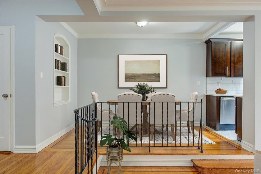 FOREST HILLS SOUTH Very sunny &amp; spacious, 1 Bedroom / 1 Bathroom - photo 17