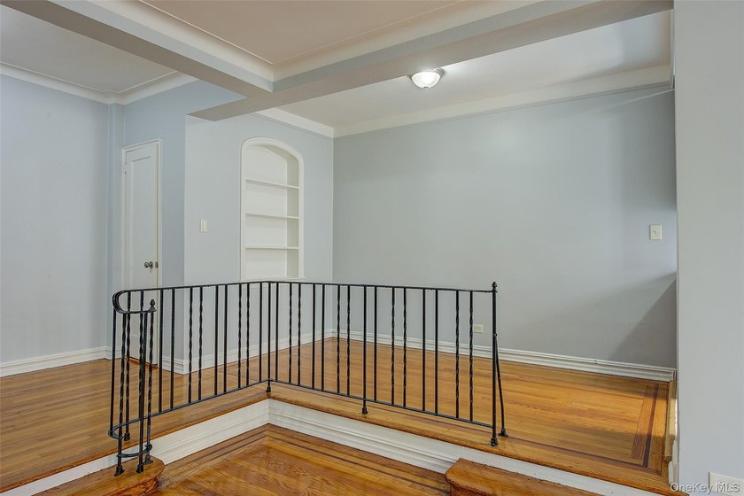 FOREST HILLS SOUTH Very sunny &amp; spacious, 1 Bedroom / 1 Bathroom - photo 18