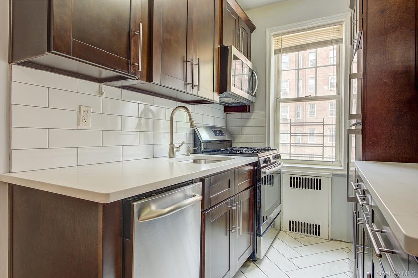 FOREST HILLS SOUTH Very sunny &amp; spacious, 1 Bedroom / 1 Bathroom - photo 21