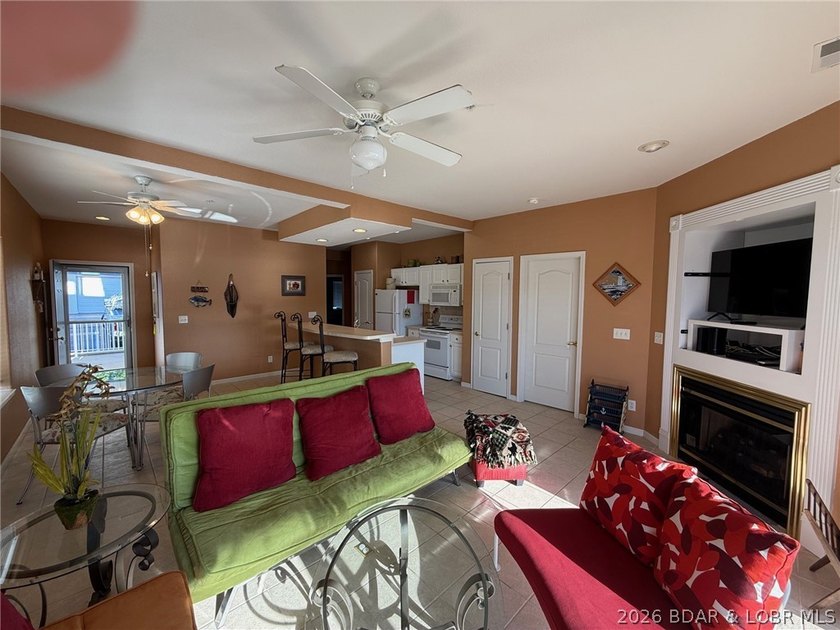 Don't miss out on this beautiful walk-in end unit at Monarch - photo 7