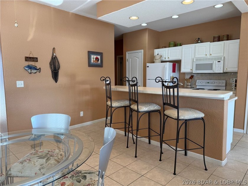 Don't miss out on this beautiful walk-in end unit at Monarch - photo 9