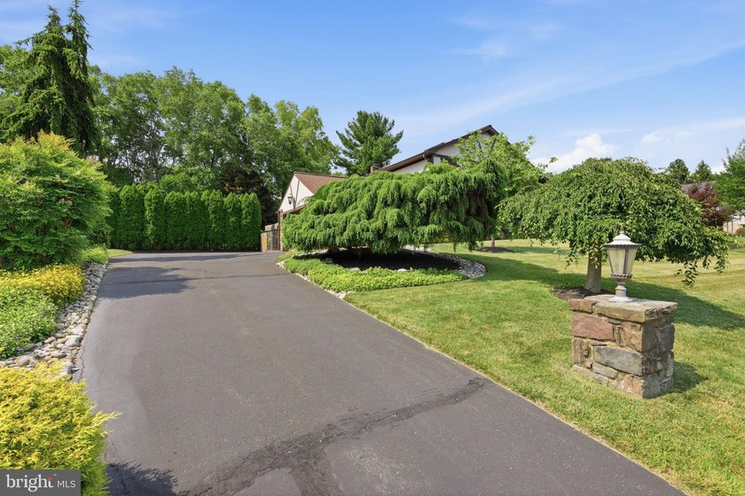 Ideally situated in the desirable Justa Farms East section of - photo 5