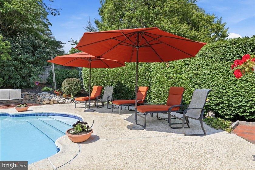Ideally situated in the desirable Justa Farms East section of - photo 8