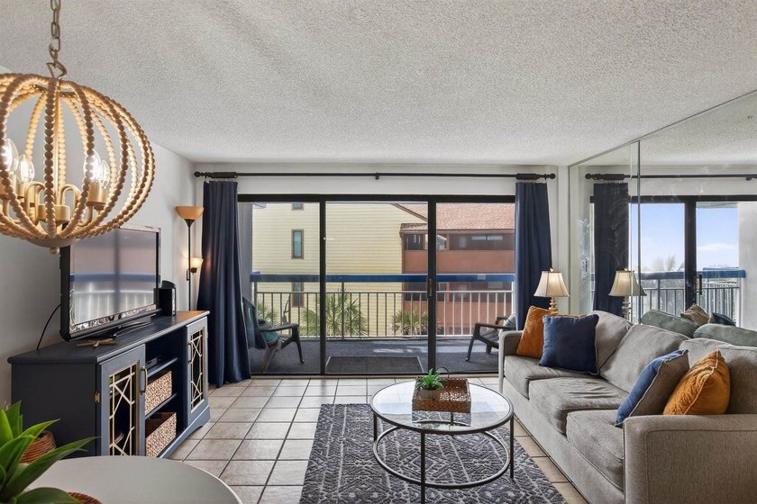 A must see unit is a fully furnished, turn-key 1-bedroom, 1.5 - photo 8